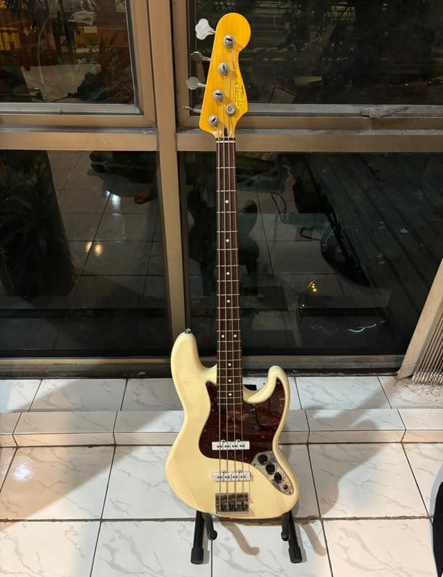 ขายเบส Squier CV 4 สาย 