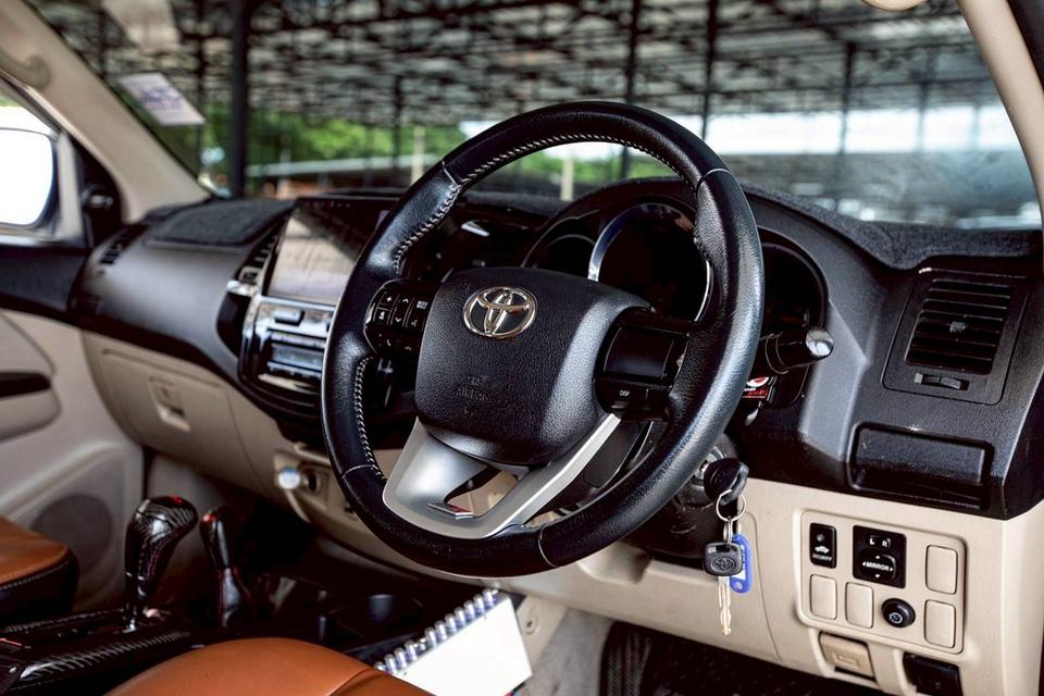 TOYOTA FORTUNER 3.0V 4WD สีเทา เกียร์ออโต้ ปี 2005 แต่งครบๆ หลักแสน 14