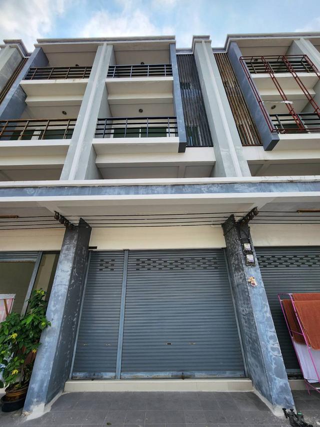 ขายด่วน! ถูกสุดในโครงการ อาคารพาณิชย์ 3.5 ชั้น ทำเลค้าขาย ติด ถ.บรมราชชนนี พร้อมเริ่มธุรกิจได้ทันที! 1
