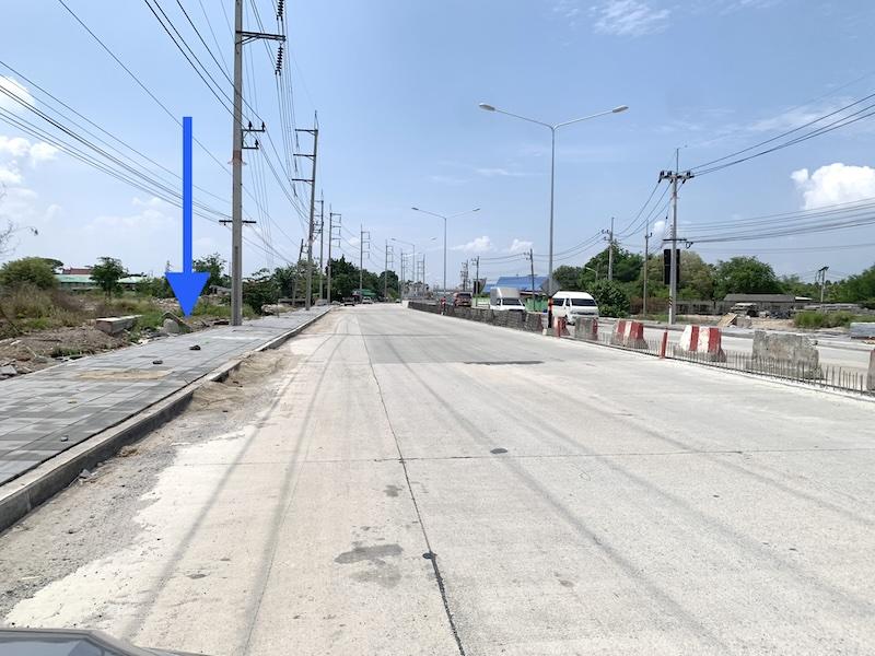 ขายที่ดินพานทอง ชลบุรี ติดถนน ทล.3023 ใกล้แยกมาบโป่ง เนื้อที่ 14ไร่ หน้ากว้าง 180 เมตร ที่ดินถมแล้วติดถนน 2ด้าน เหมาะสร้างโกดัง/คลังสินค้า โชว์รูม 4