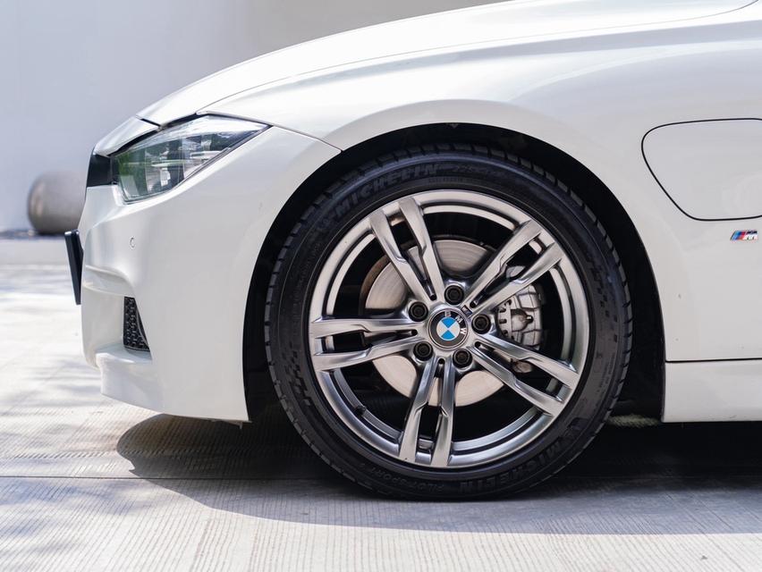 BMW 330e M SPORT | ปี 2017 (พร้อมทะเบียนสวย)มือสอง รูปที่ 19