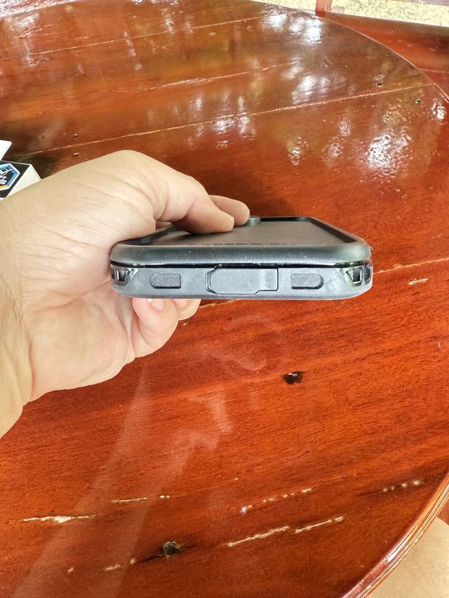 otterbox  iphone 16 pm 4