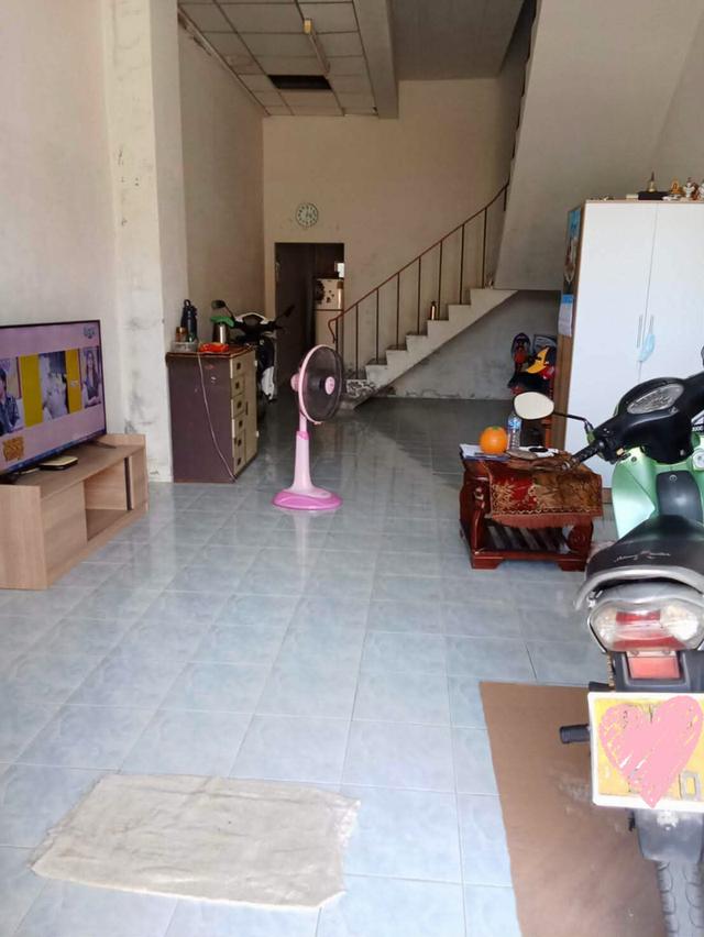 บ้านทาวน์เฮ้าส์ มือสอง 2 ชั้น บ้านเลขที่ 13 โชคสมาน 5 ซอย 18 ใกล้ รพ.หาดใหญ่ 1.6 ลบ. 2