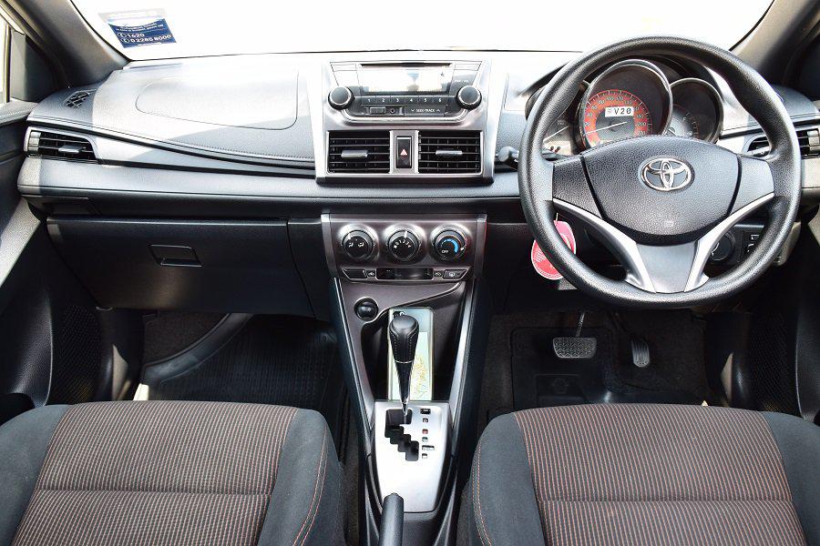 รูป แค่ 99 บาท / ออกรถได้เลย TOYOTA YARIS 1.2E ปี15 /มือเดียว /ขับดีมาก /สวยตรงปก โทร0957401229 ไอดีไล UTBP ล้อแม็กยางใหม่  3