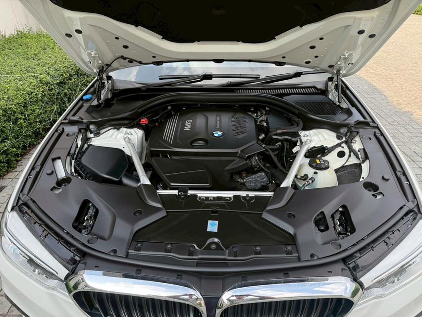 BMW 520 d M-Sport G30  ปี 20 สีขาว ดีเซล 13