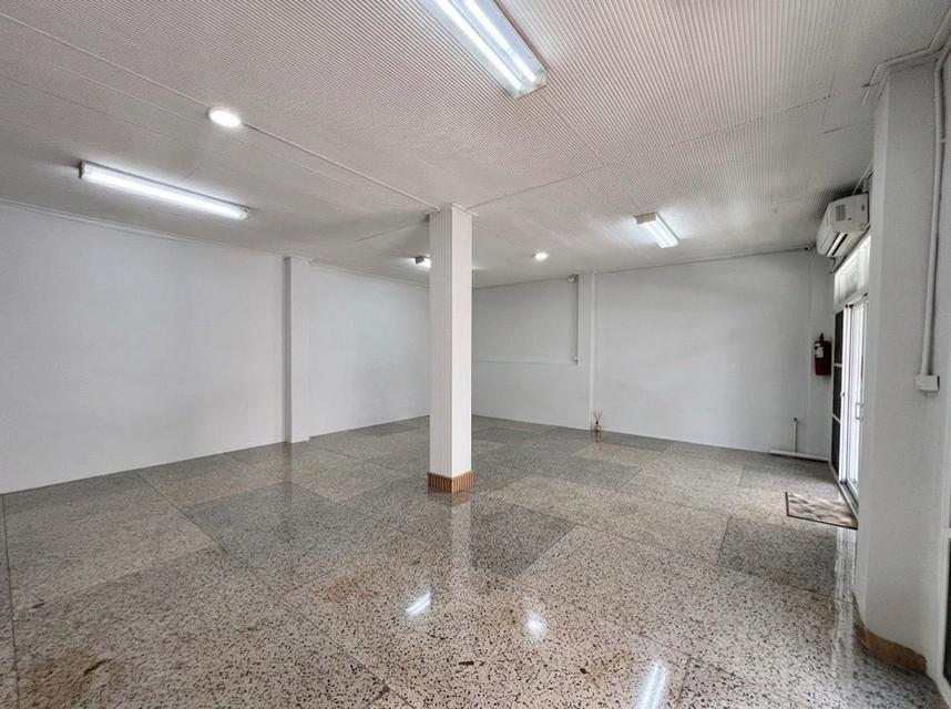 ให้เช่าพื้นที่ 2-3 คูหา ชั้น 1 ใกล้เยาวราช ถนนยุคล 1 ( สวนมะลิ ) มีที่จอดรถหน้าตึก 2-3คัน สัญญา 3 ปี ใกล้MRT วัดมังกร เจ้าของปล่อยเอง 8