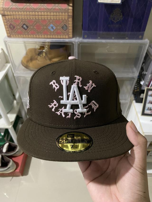 หมวก new era born x raised