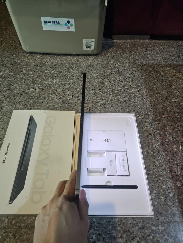 ขายๆๆๆถูกSamsungTabS7FEสีGray 64กิ๊กLTEใส่ซิมได้ยกกล่องสูนTrueสภาพสวยการใช้งานดีเยี่ยมทุกๆฟังชั่นเครื่องรีสโตได้ตลอดไม่มีติดแอคเค้าใดๆคับ ( จอขาวจั๊วๆ 5