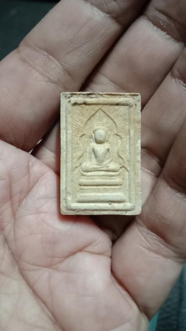 พระแหวกม่านวัดวัดเด่น