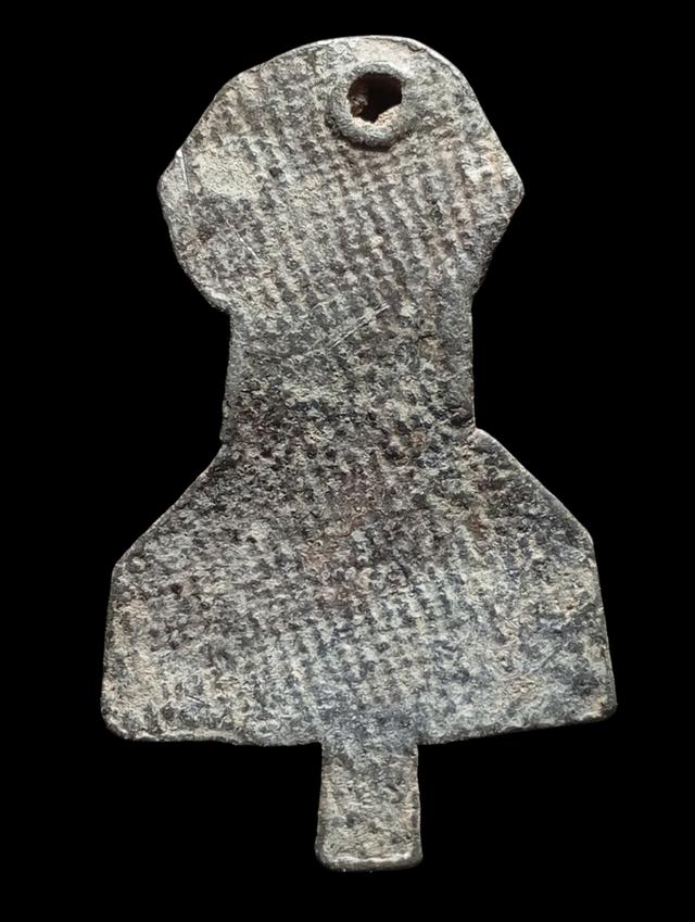 พระขุนแผนใบพุทรา เนื้อชินหลังลายผ้า กรุวัดราชบูรณะ พระนครศรีอยุธยา ตัดชิดเหมือนพิมพ์วัดใหญ่ชัยมงคล ขนาดกำลังห้อยคอ รูปที่ 4