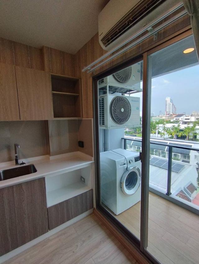 ขายพร้อมผู้เช่าฟีล คอนโด ลาดพร้าว 33 (Feel Condo Ladprao 33)  ใกล้รถไฟฟ้าสายสีน้ำเงินสถานีลาดพร้าว ตกแต่งสวย เฟอร์นิเจอร์และเครื่องใช้ไฟฟ้าครบ 8