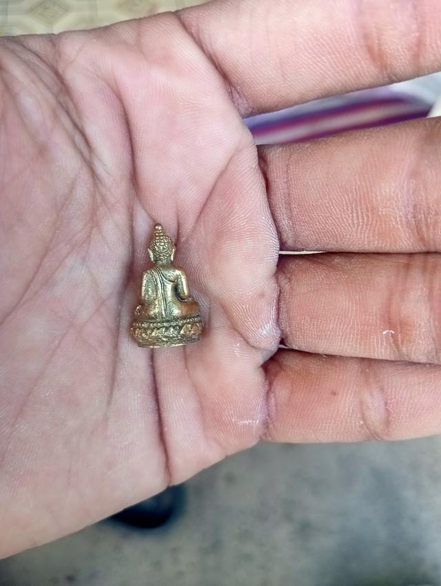 รูปหล่อกริ่งพระสิงห์ 1 ครูบาชุ่มปลุกเสก เนื้อมวลสารชัดเจน ครูบาบุญชุ่ม ปัจจุบัน เป็นที่ความเคารพศรัทธา ไม่ว่าจะเป็นชาวไทย และ ต่างชาติ ( คนพม่า ,คนไท รูปย่อยที่ 2