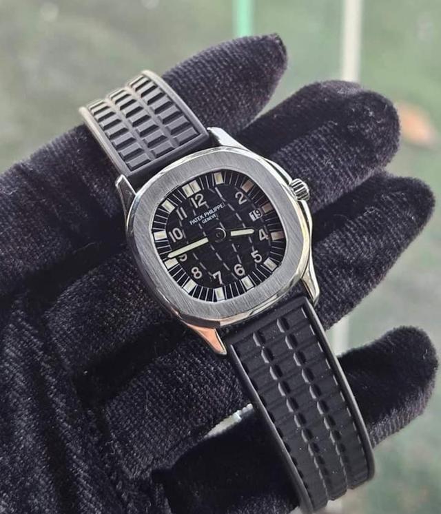 Patek Philippe Aquanaut 4960 29mm. Black Dial 2