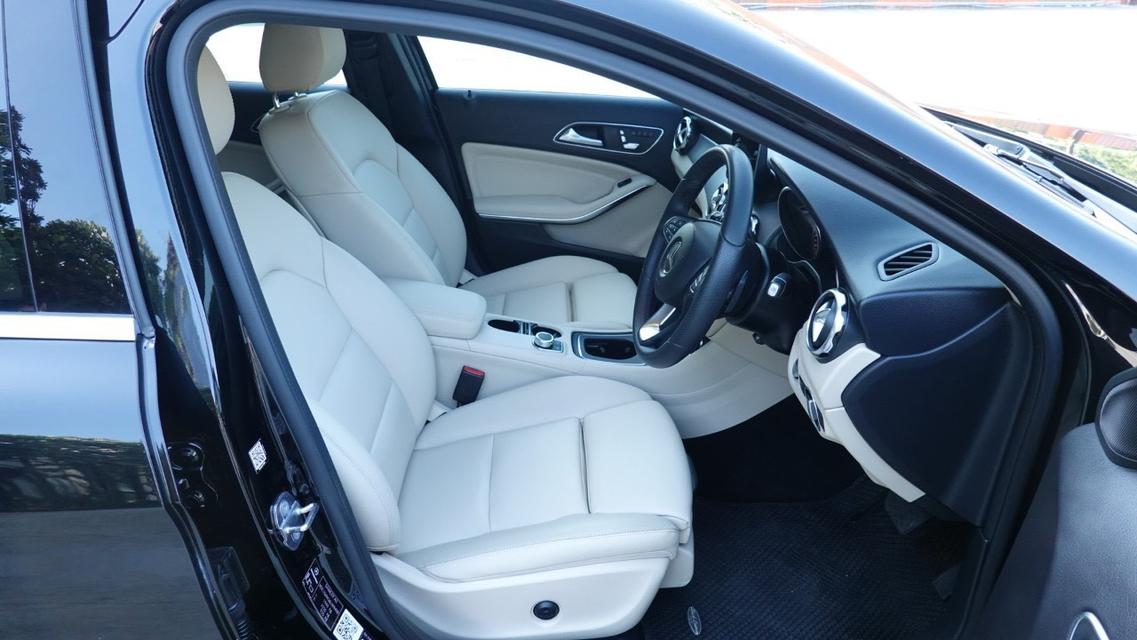 Benz#GLA200 1.6 Urban Facelift 2019 สีดำ ไมล์ 50,000 กม. โทร.0922639576 เอ๋  11