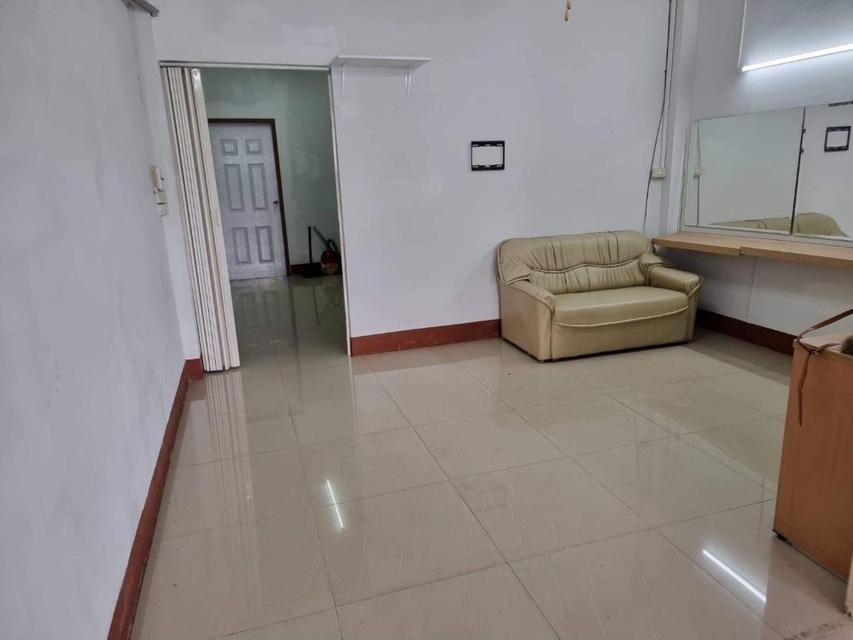 ขายอาคารพาณิชย์ 2 ชั้น บ่อวิน ชลบุรี ทำเลค้าขาย ติดถนนหลัก เดินทางสะดวก ใกล้ตลาดและนิคมฯ 4