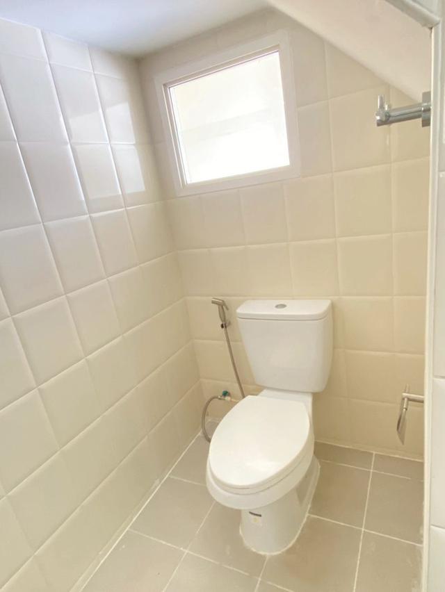 ขายทาวน์เฮาส์ 2 ชั้น เนื้อที่ 27.1 ตร.วา หลังมุม หมู่บ้านเดอะโกลเด้น ทาวน์ อ่อนนุช-พัฒนาการ ซ.7/4 ซอยอ่อนนุช 65 แขวงประเวศ เขตประเวศ กร 14