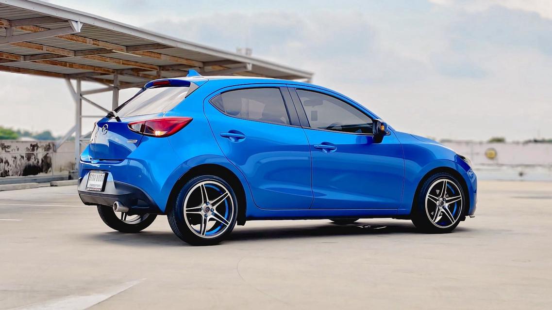 Mazda 2 1.3 standard ปี2015