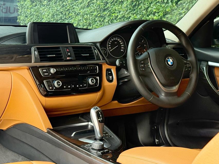 2019 BMW 320D F30 LCI รถมือเดียวออกป้ายแดง รถวิ่งน้อย เข้าศูนย์ตรงระยะ รถไม่เคยมีอุบัติเหตุครับ รูปที่ 12