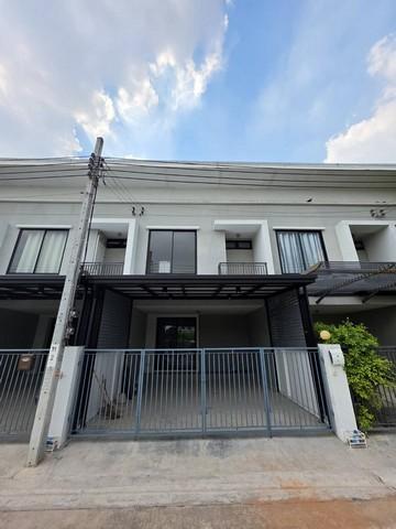 ขายทาวน์โฮม 2 ชั้น 21 ตร.ว. ย่านสุขาภิบาล 2 ลาดกระบัง  ใกล้สนามบินสุวรรณภูมิ โรบินสันลาดกระบัง โรงเรียนกฤตศิลป์วิทยา แผนกประถมศึกษา 1