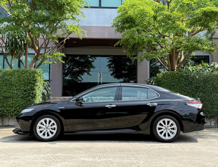 2020 TOYOTA CAMRY HV PREMIUM รถมือเดียวออกป้ายแดง รถวิ่งน้อย เข้าศูนย์ทุกระยะ ไม่เคยมีอุบัติเหตุครับ