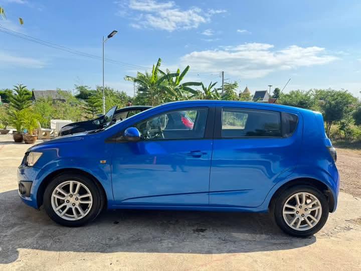 Chevrolet Sonic สีน้ำเงิน 3