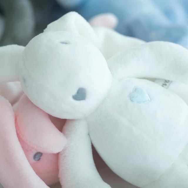 ตุ๊กตากระต่ายสีขาว EVOLI Baby Huggable Bunny