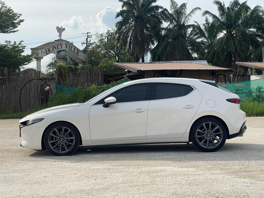 Mazda 3 2.0 SP Hatchback ปี 2020 สีขาว  4