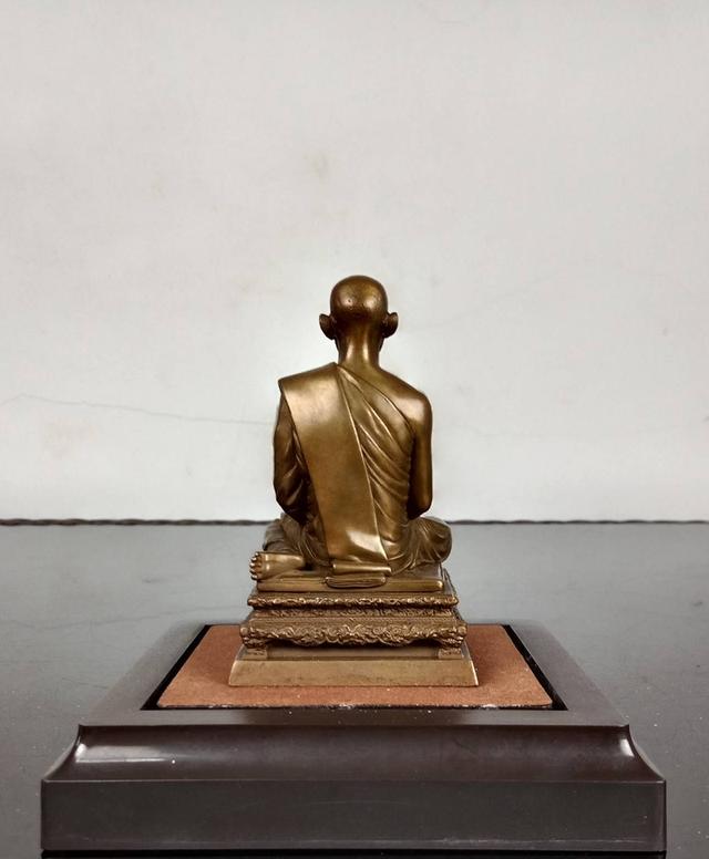 567.พระบรมรูปในหลวงทรงผนวช พลังแผ่นดิน ปี 2554 พร้อมกล่องเดิมแท้ 11