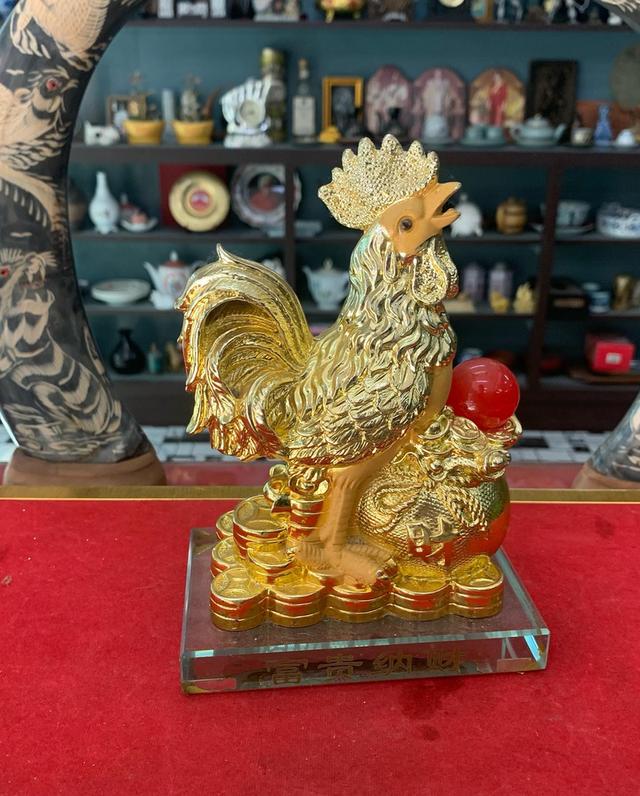 ไก่เหยียบเงิน ฐานแก้ว