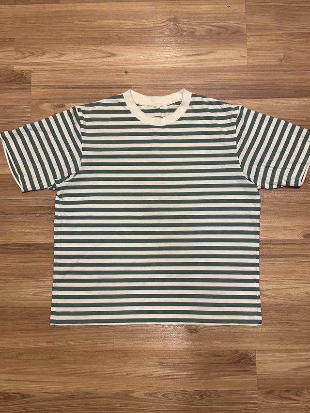 เสื้อยืดแบรนด์ Uniqlo ลายทาง ขาวเขียว Size L