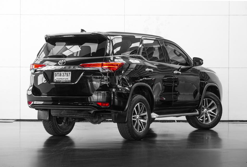2020 TOYOTA FORTUNER 2.4 V 2WD SUV สีดำ เลขไมล์ 85055 กม.