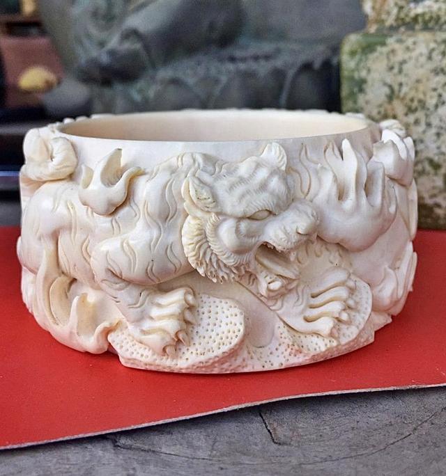 กำไลงา กำไลงาช้างแกะสลัก รูปเสือและมังกร วงใหญ่ กำไลข้อมือ 6