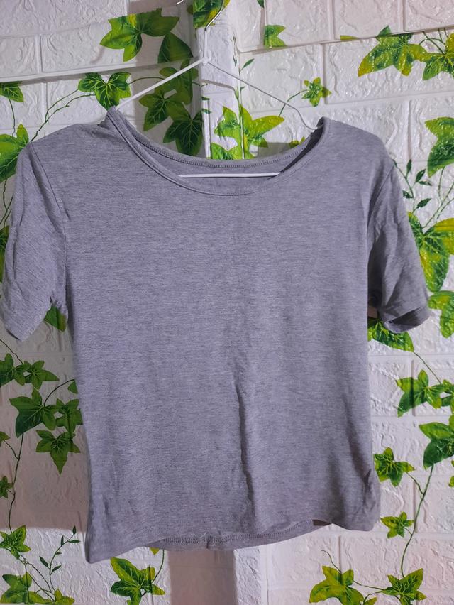 ปล่อยต่อเสื้อผ้ามือสอง