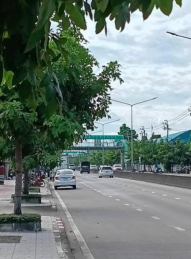 ที่ดินเปล่าติดถนนหกเลน 12