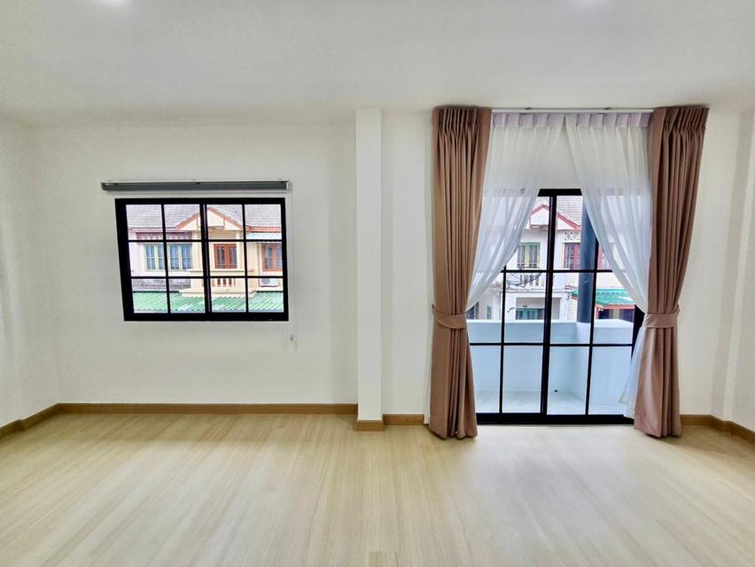 หมู่บ้านวรารักษ์ เลียบคลองสอง 27 15