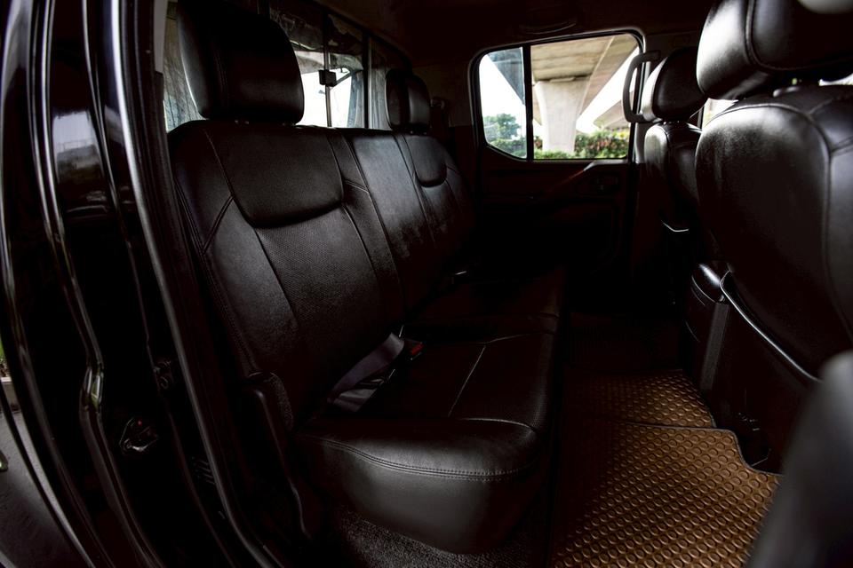 Nissan Navara Double 2.5di LE เกียร์ออโต้ ปี 2012 สีดำ  11