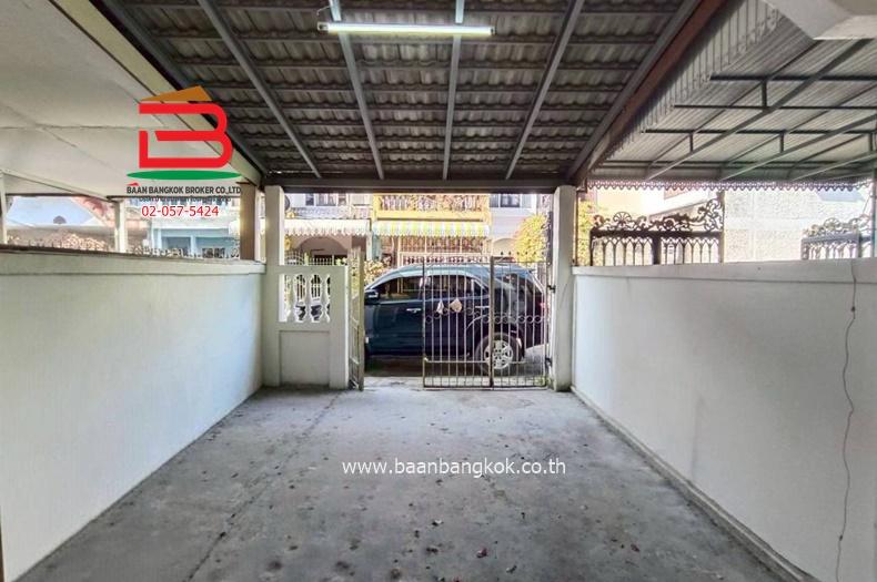 ทาวน์เฮ้าส์ หมู่บ้านสินธานี 1 (ใกล้โรงพยาบาลพญาไทนวมินทร์) เนื้อที่ 18 ตรว. แขวงนวมินทร์ เขตบึงกุ่ม 17