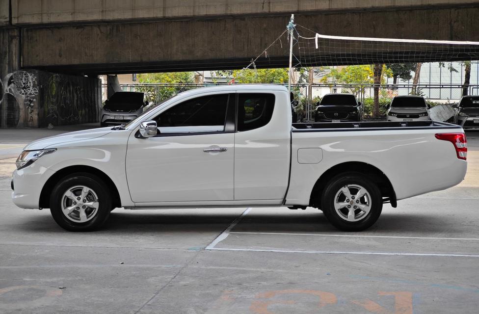 Mitsubishi Triton 2.4 GLX Mega Cab MT ปี 2015 3