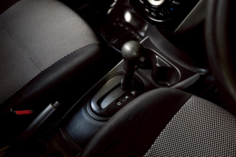 Nissan Almera 1.2 VL ปี 2014 สีเทา ปุ่มสตาท์ เกียร์ออโต้ รูปที่ 18