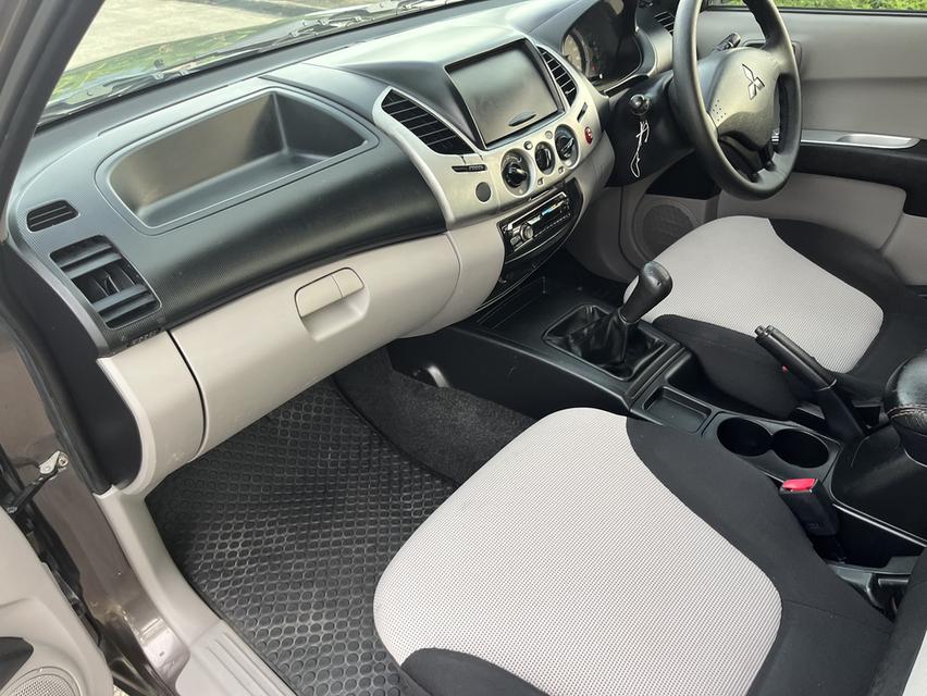 2012 Mitsubishi triton 2.5 mt 10