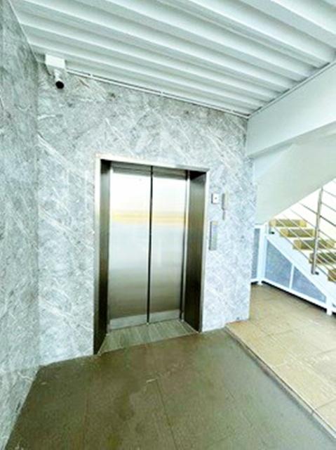 รร.นานาชาติดีบีเอส 5กม.ให้เช่าอาคารสำนักงาน 58 ตร.ม. ให้เช่าชั้น1 รพ.บางบัวทอง 2.4 กม. ทำเลติดถนน โรบินสัน ไลฟ์สไตล์ ราช 5