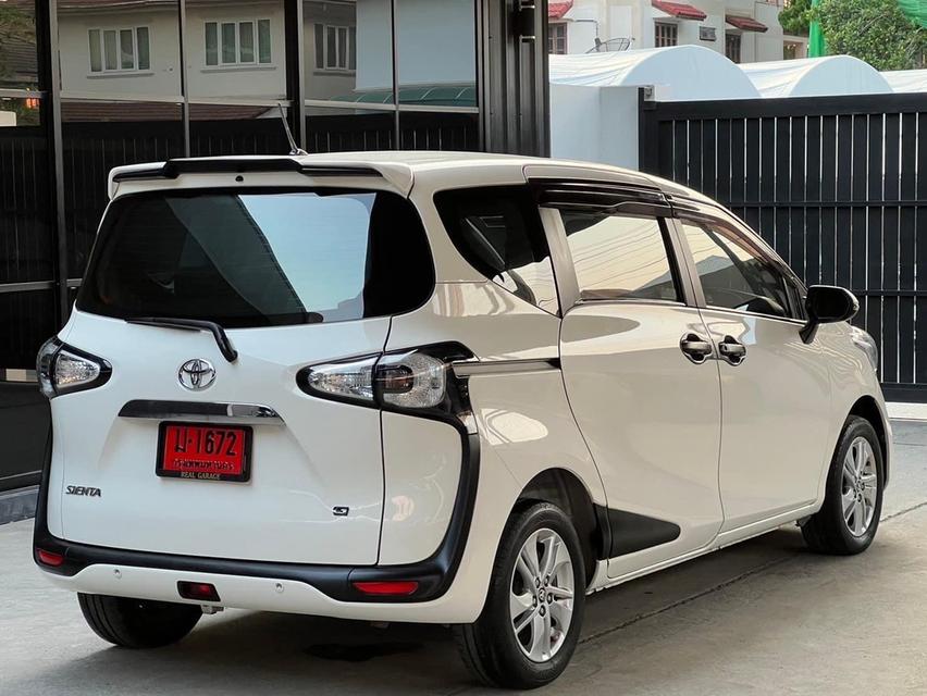 Toyota Sienta 10