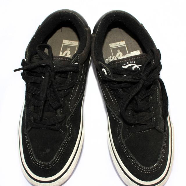 VANS รองเท้าผ้าใบมือสอง สีดำ สภาพเหมือนใหม่ จัดส่งฟรี! เก็บปลายทาง