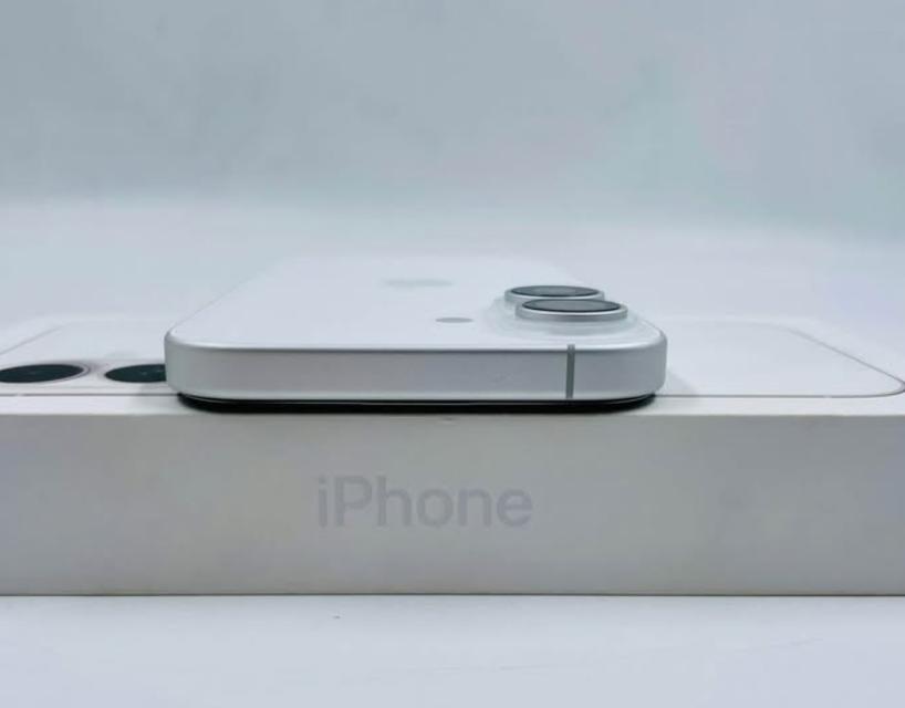 iPhone 16 128GB White 8