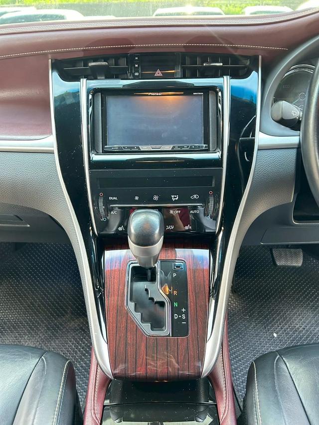Toyota Harrier 2.5 L Hybrid AT ปี 2015 15