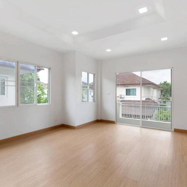 หมู่บ้านเซนโทร รัตนาธิเบศร์ CENTRO บ้านเดี่ยว 2 ชั้น ตกแต่งใหม่พร้อมอยู่ มีพื้นที่รอบบ้าน (ใกล้กับวัดสวนแก้ว และแยกบางพลู) ใกล้รถไฟฟ้าสายสีม่วง 10