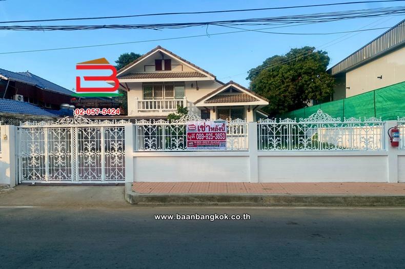 ให้เช่า บ้านเดี่ยว เนื้อที่ 117 ตร.ว. สวนพงษ์เพชร ซอย 2 (ซอยแจ้งวัฒนะ 43) ถนนแจ้งวัฒนะ ตำบลคลองเกลือ อำเภอปากเกร็ด นนทบุรี 1