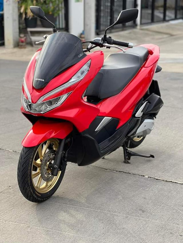 Honda pcx สีแดง 2