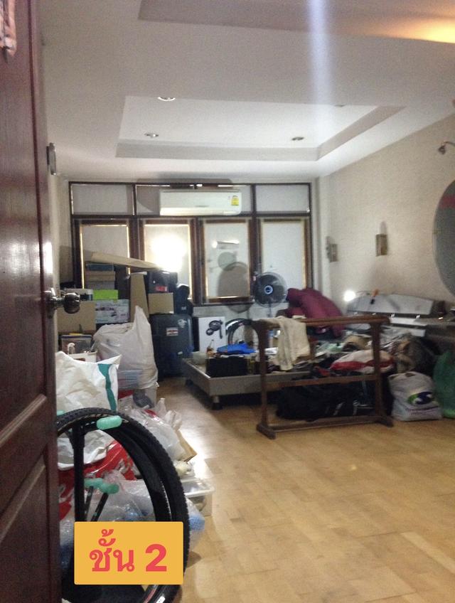 อาคารพาณิชย์ 2 คูหา 4 ชั้น ริมถนนลาดพร้าว ใกล้ MRT สายสีเหลือง 8