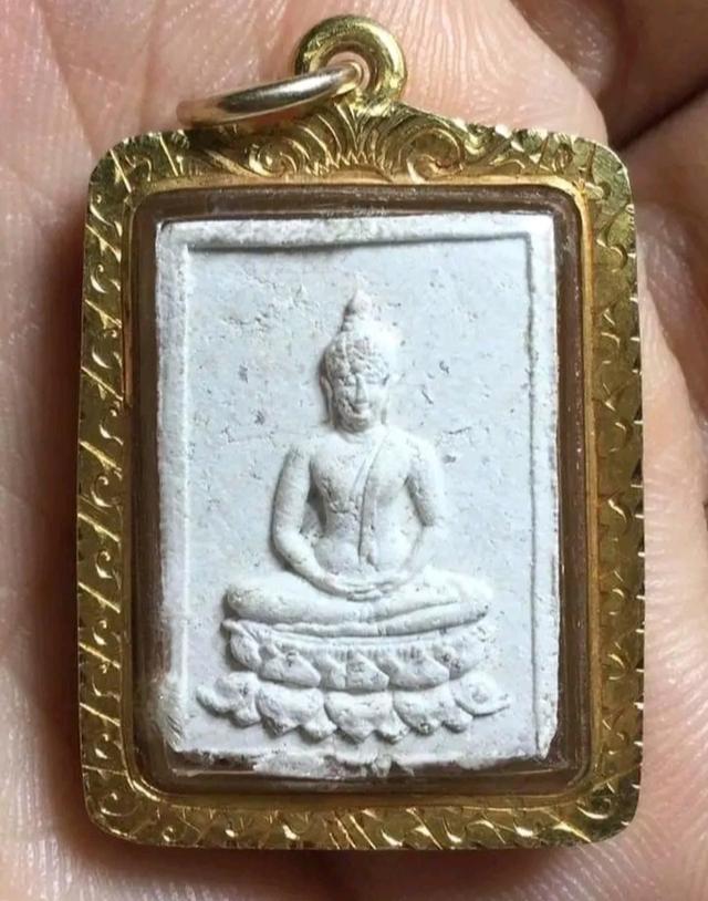 พระเลี่ยมทองไม่รู้วัด